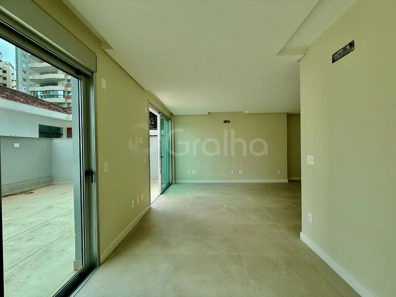 Apartamento garden para venda com 1 dormitório, em Centro com 67 m² — foto 2