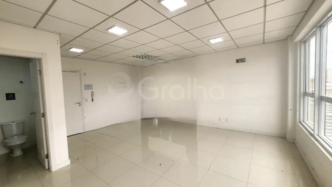 Sala comercial para venda em Barreiros com 32 m² — foto 2