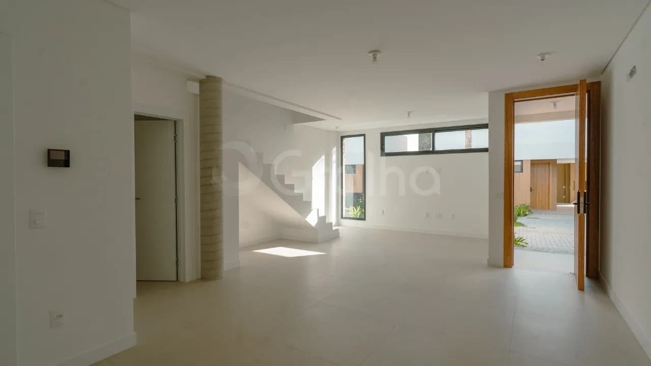 Casa para venda com 3 dormitórios em Cacupé com 230 m² — foto 2