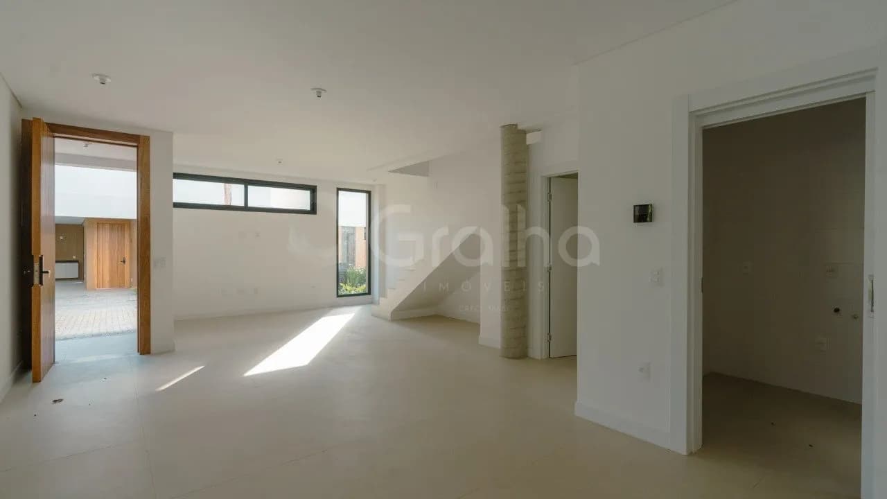 Casa para venda com 3 dormitórios em Cacupé com 230 m² — foto 2