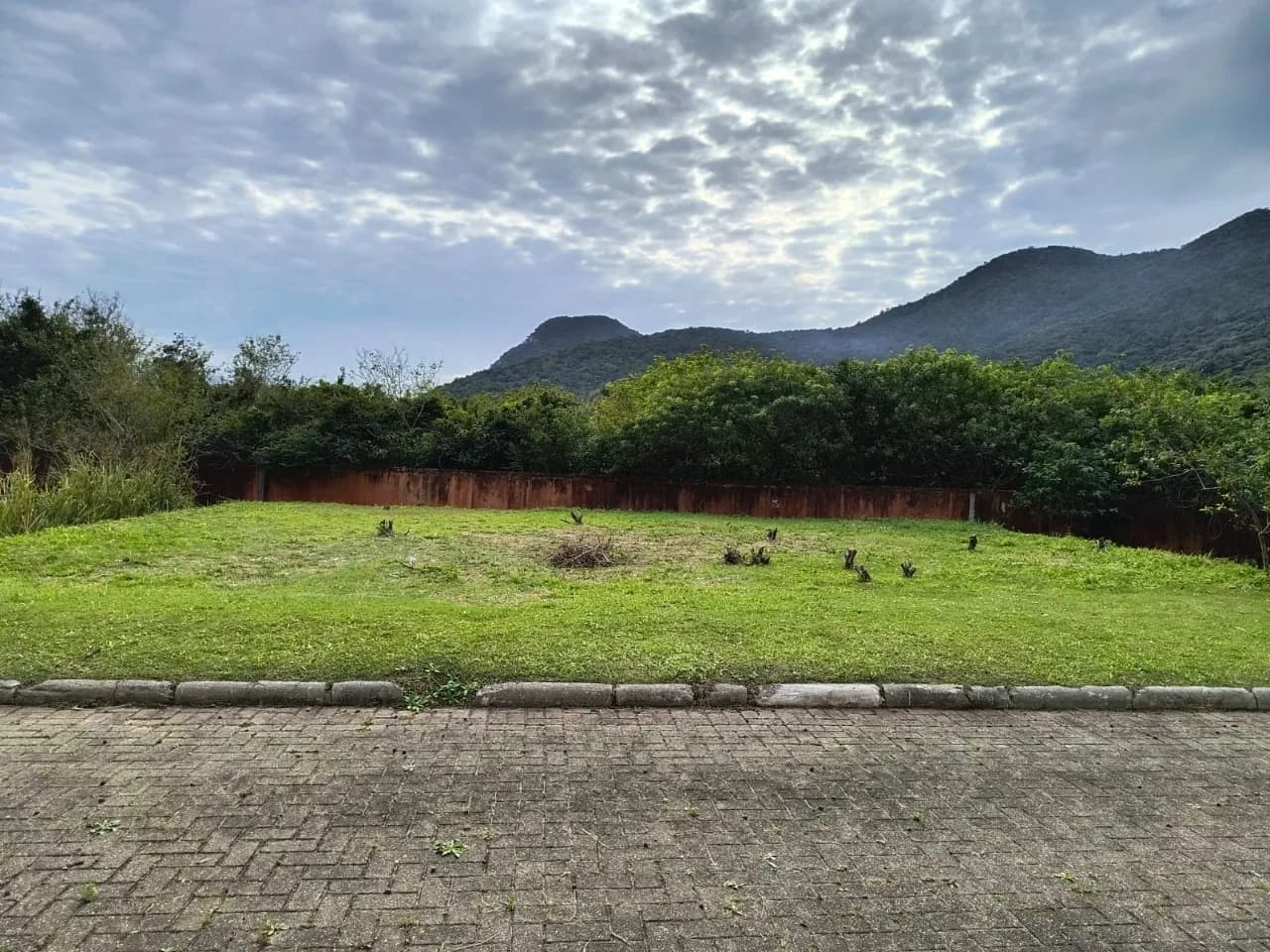Terreno para venda em Pântano Do Sul com 403 m² — foto principal