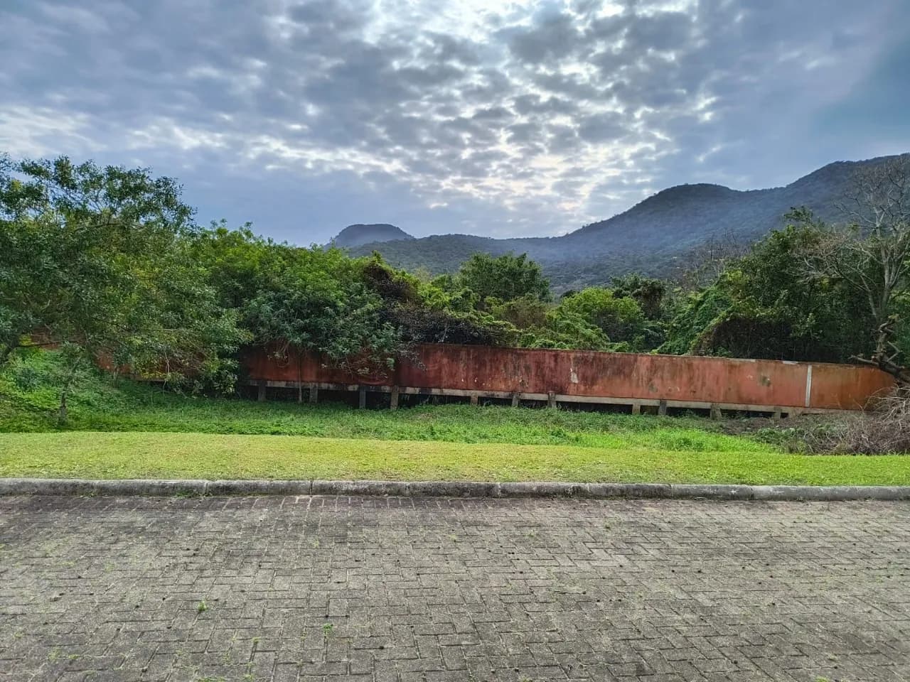 Terreno para venda em Pântano Do Sul com 401 m² — foto principal