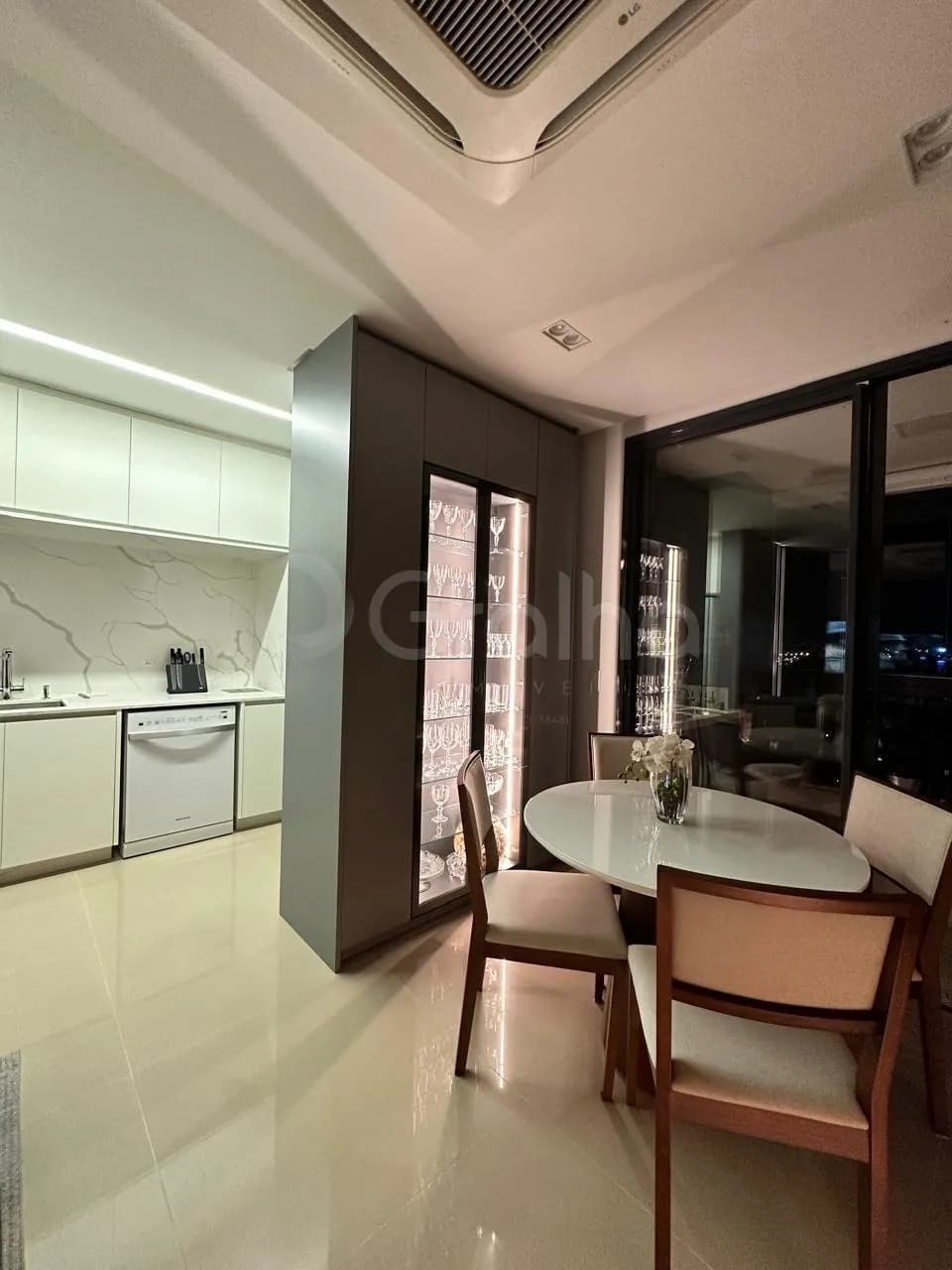 Apartamento para venda com 2 dormitórios em Agronômica com 79 m² — foto 4