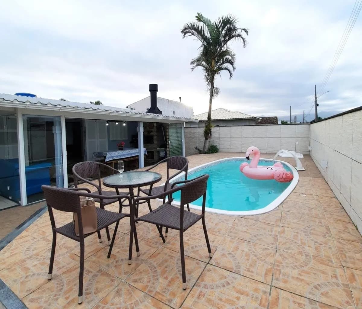 Casa para venda com 5 dormitórios em Praia do Sonho (Ens Brito) com 150 m² — foto principal