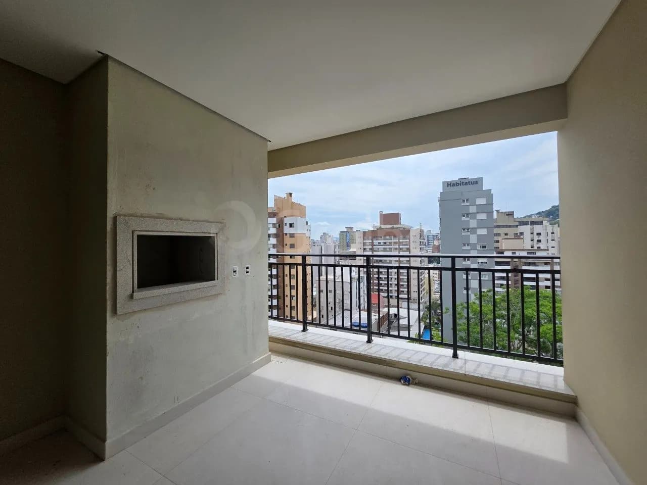 Apartamento para venda com 3 dormitórios em Centro com 122 m² — foto 2