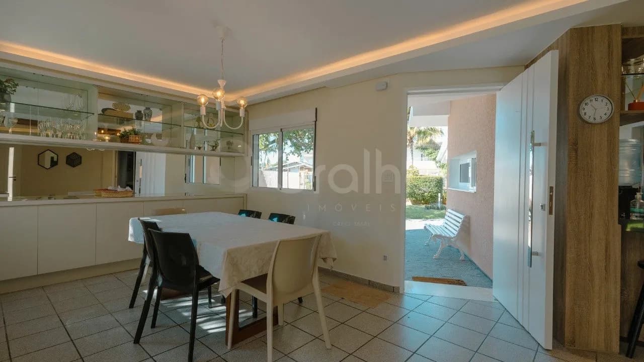 Casa para venda com 4 dormitórios em Daniela com 210 m² — foto 2