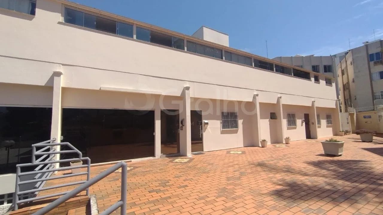 Prédio comercial para venda em Trindade com 453 m² — foto principal