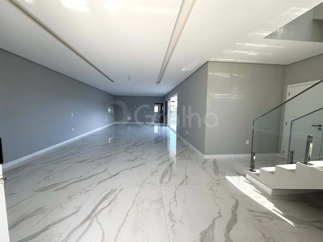 Casa para venda com 4 dormitórios em Ingleses Do Rio Vermelho com 378 m² — foto principal