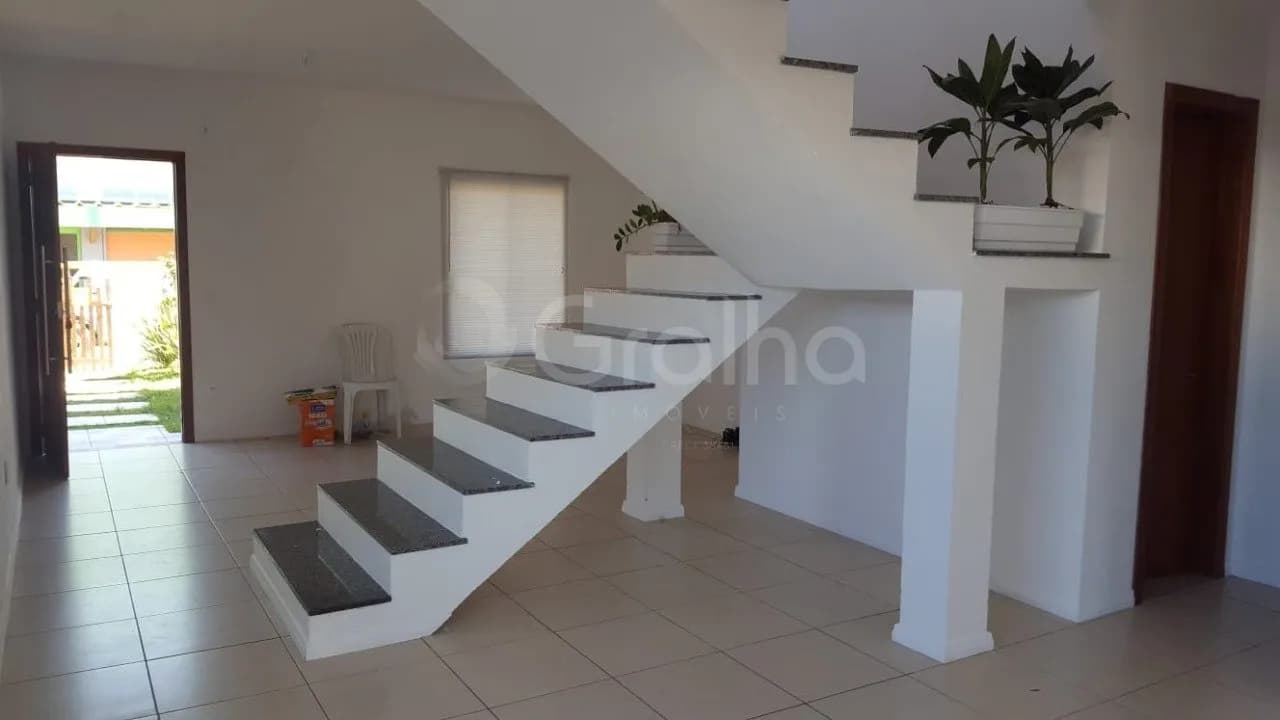 Casa para venda com 2 dormitórios em Campeche com 123 m² — foto 2