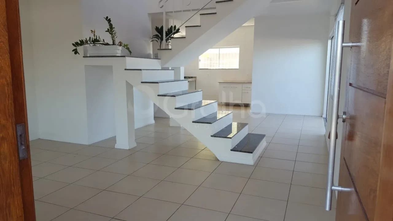 Casa para venda com 2 dormitórios em Campeche com 123 m² — foto principal