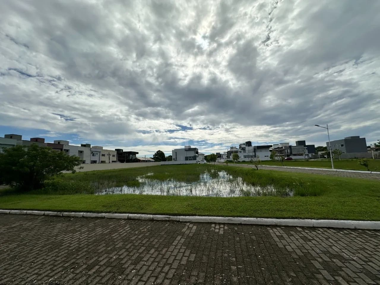 Terreno para venda em Campeche com 400 m² — foto 2