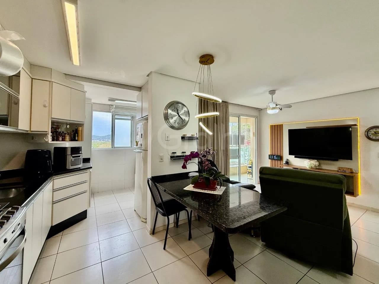 Apartamento para venda com 2 dormitórios em Agronômica com 67 m² — foto principal