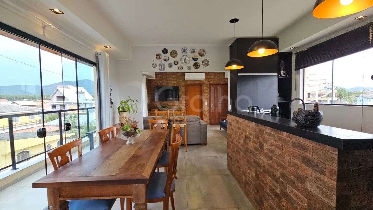 Prédio comercial para venda em Barra Da Lagoa com 240 m²