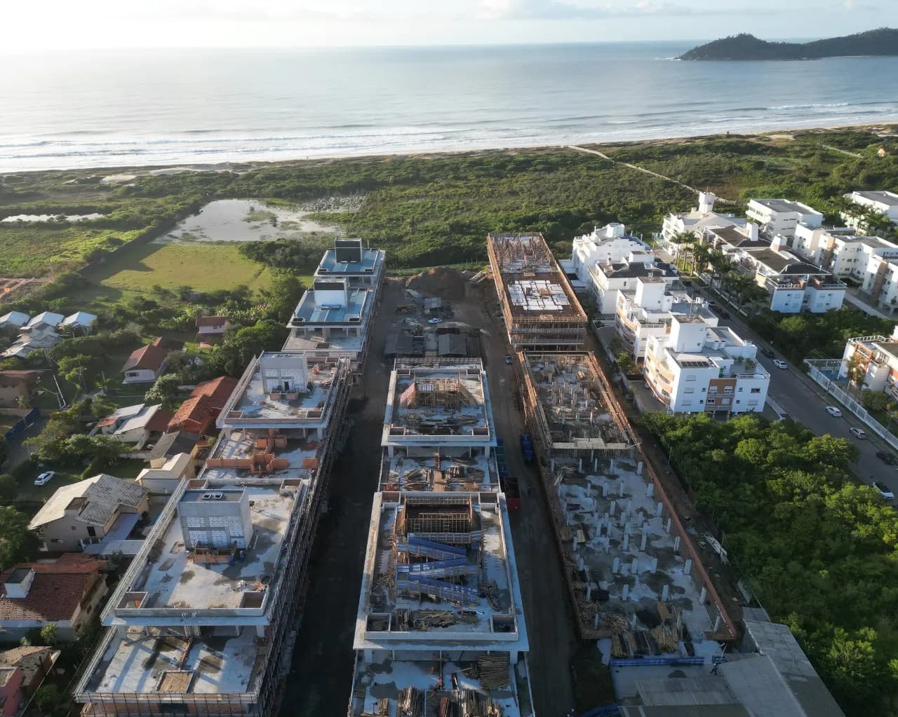 Apartamento para venda com 3 dormitórios em Campeche com 100 m² — foto principal