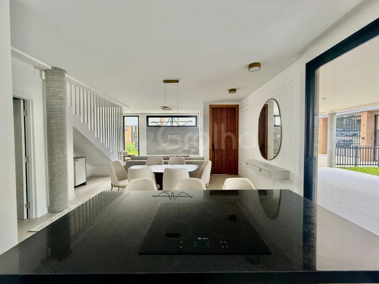 Casa de condomínio para venda com 3 dormitórios em Cacupé com 230 m² — foto 2