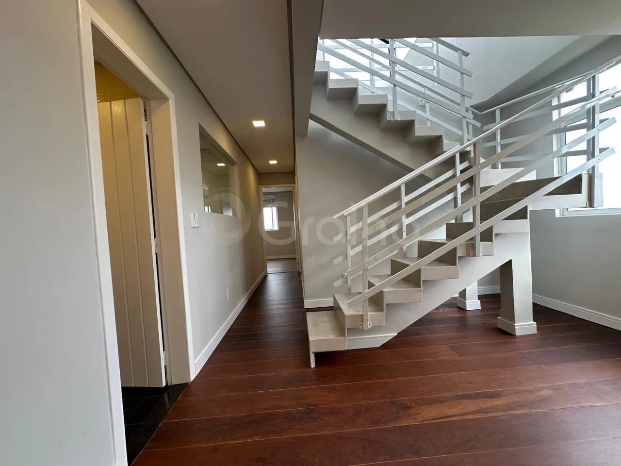 Apartamento duplex para venda com 2 dormitórios em Coqueiros com 153 m² — foto 3