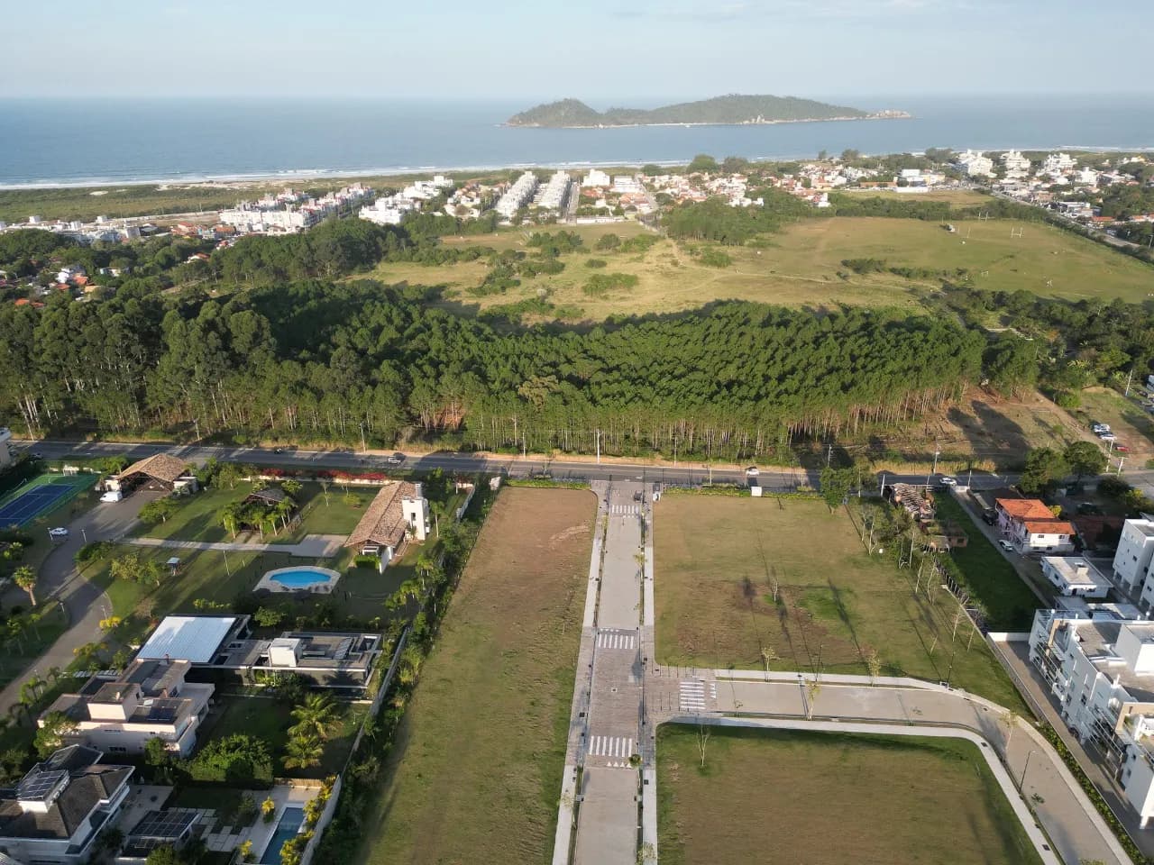Terreno para venda em Campeche com 371 m² — foto principal