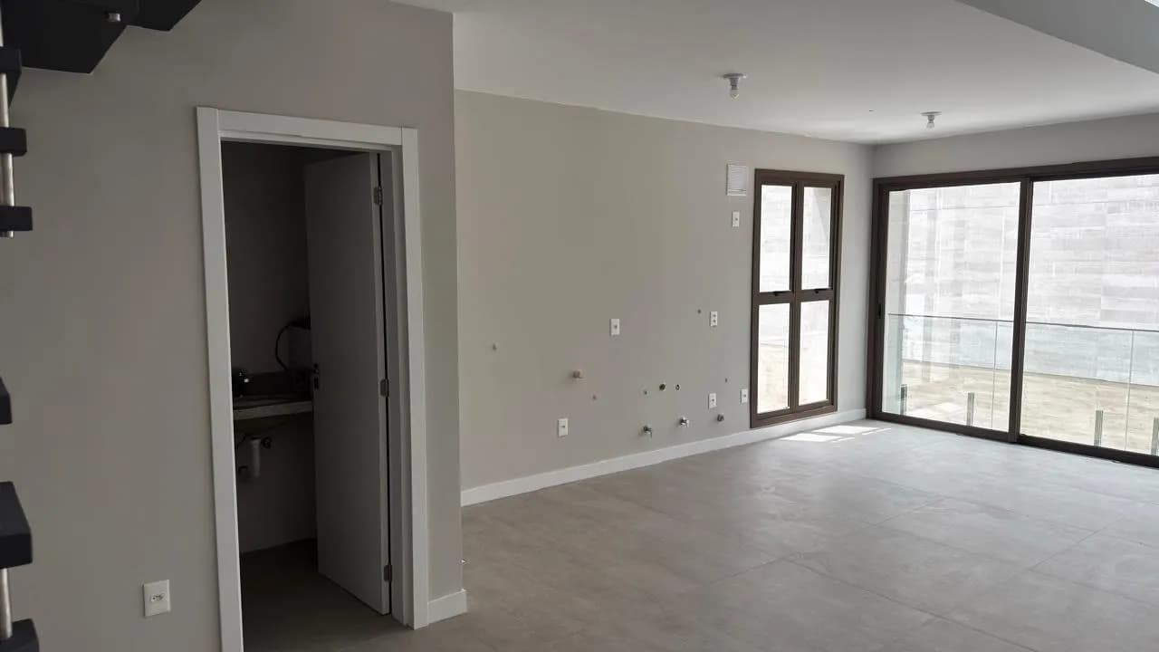 Apartamento duplex para venda com 1 dormitório, em Campeche com 70 m² — foto 2