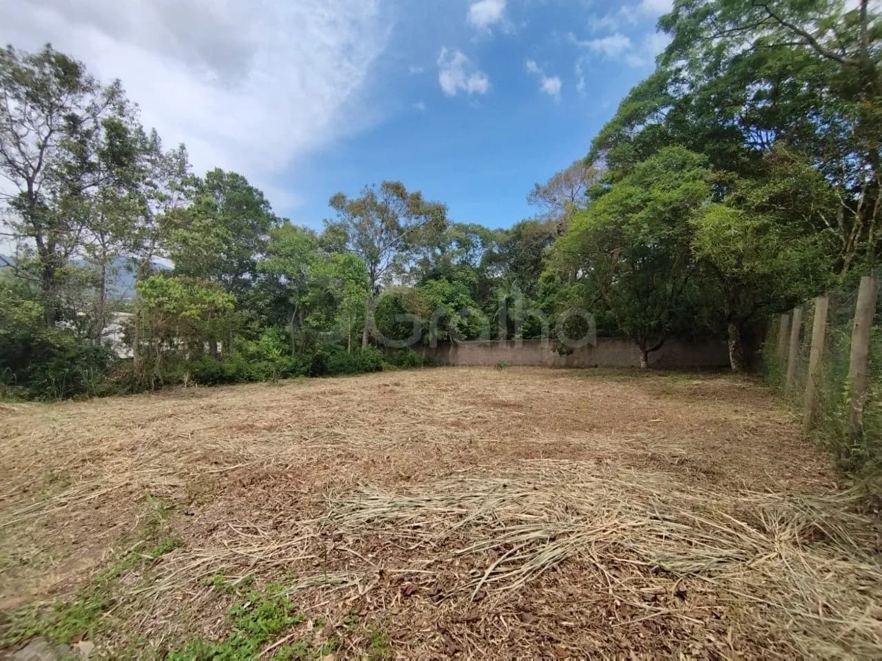 Terreno para venda em Campeche com 450 m² — foto principal