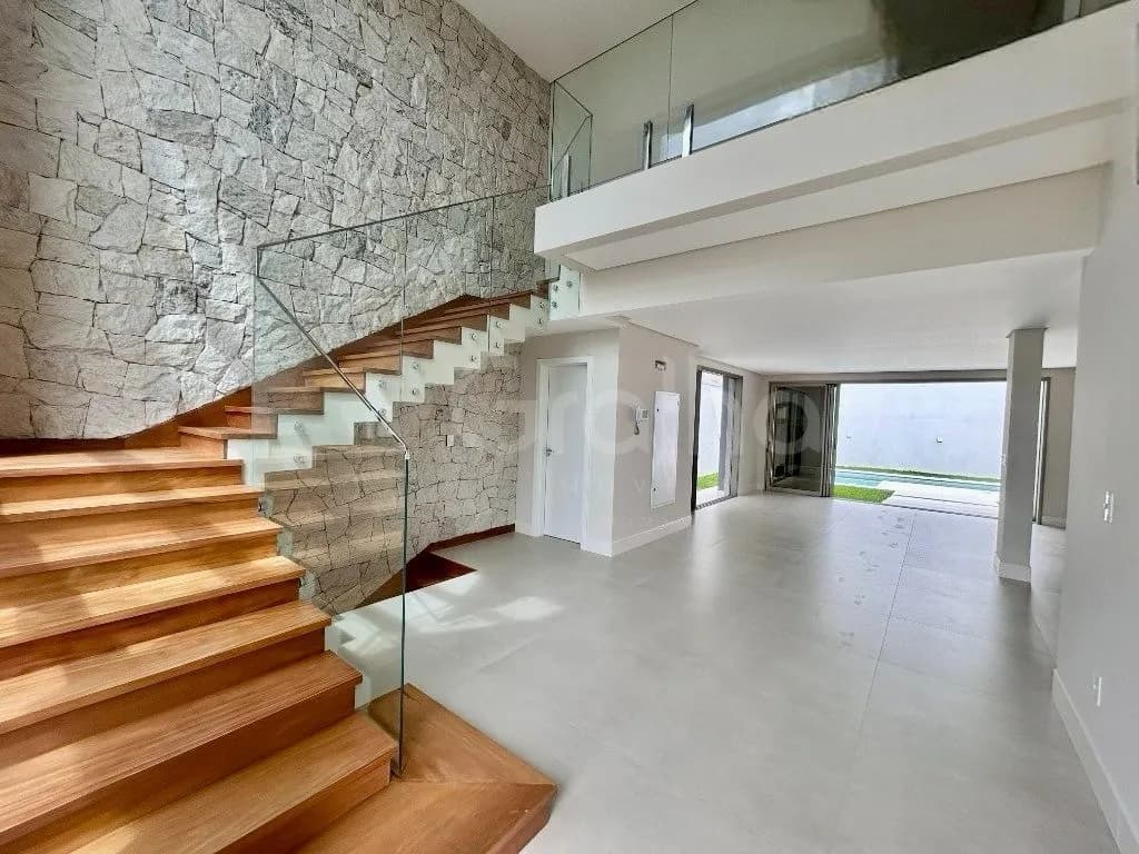 Casa para venda com 3 dormitórios em Pedra Branca com 312 m²