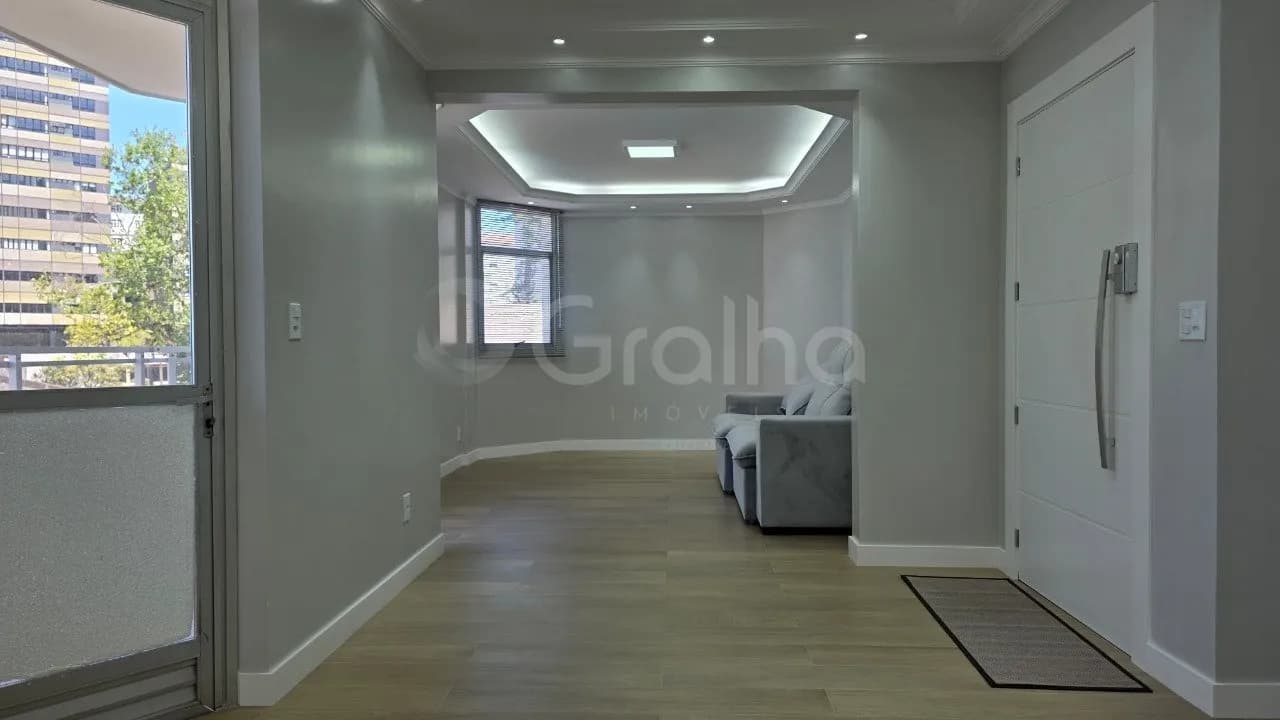 Apartamento para venda com 3 dormitórios em Centro com 150 m² — foto 2