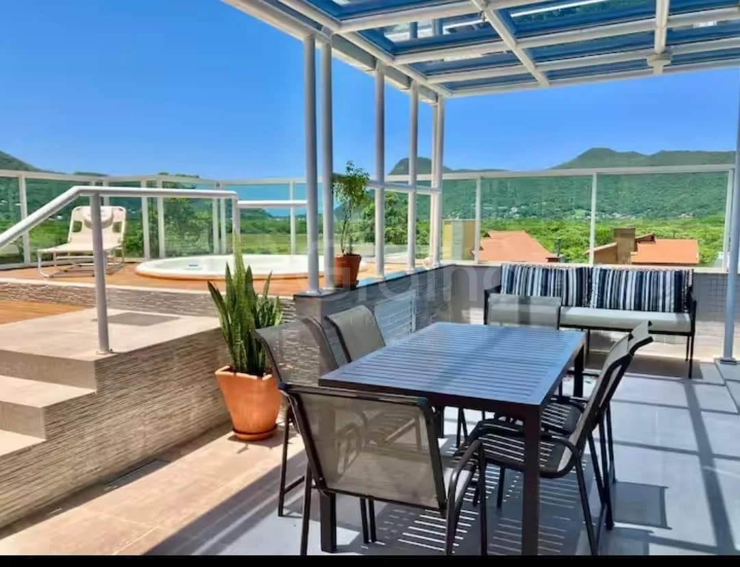 Cobertura para venda com 3 dormitórios em Pântano Do Sul com 237 m² — foto principal