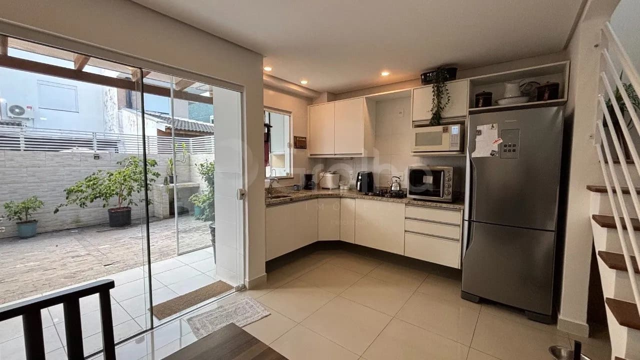 Casa para venda com 3 dormitórios em Ribeirão da Ilha com 111 m² — foto 3