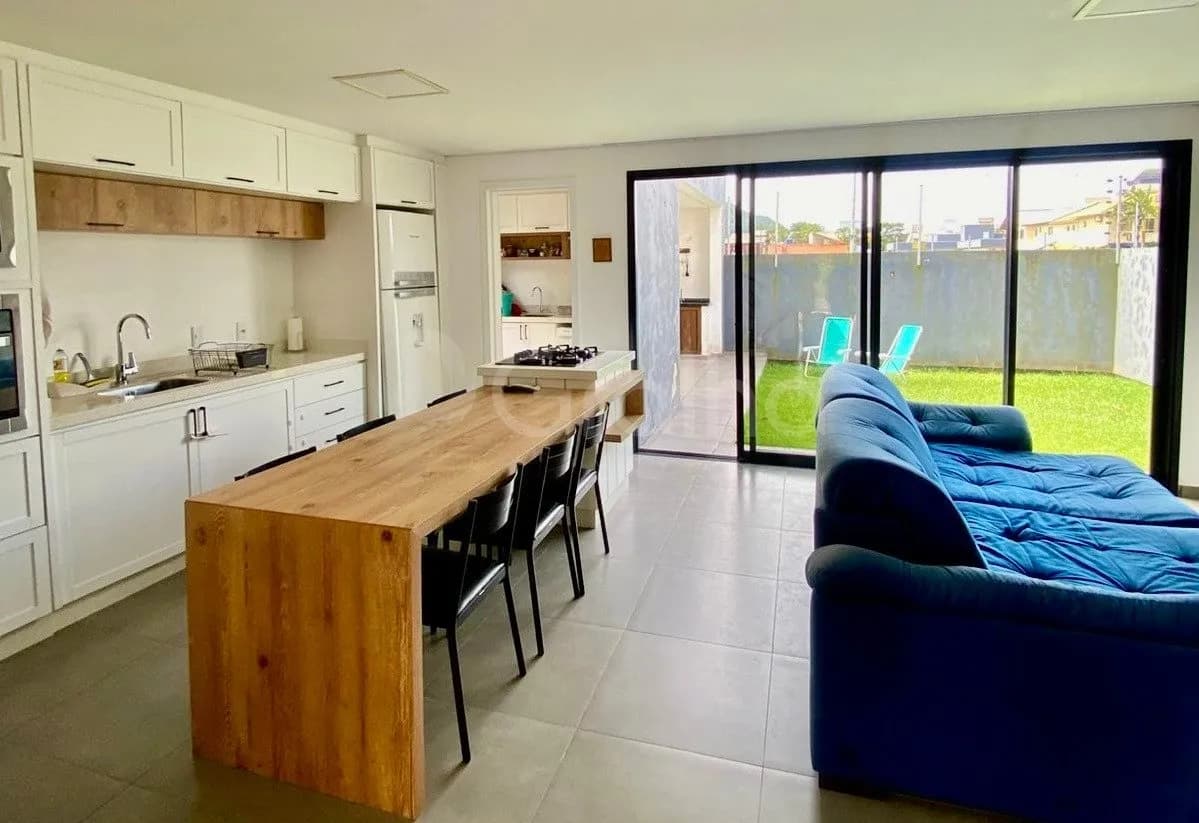 Casa para venda com 3 dormitórios em Ingleses Do Rio Vermelho com 164 m² — foto principal