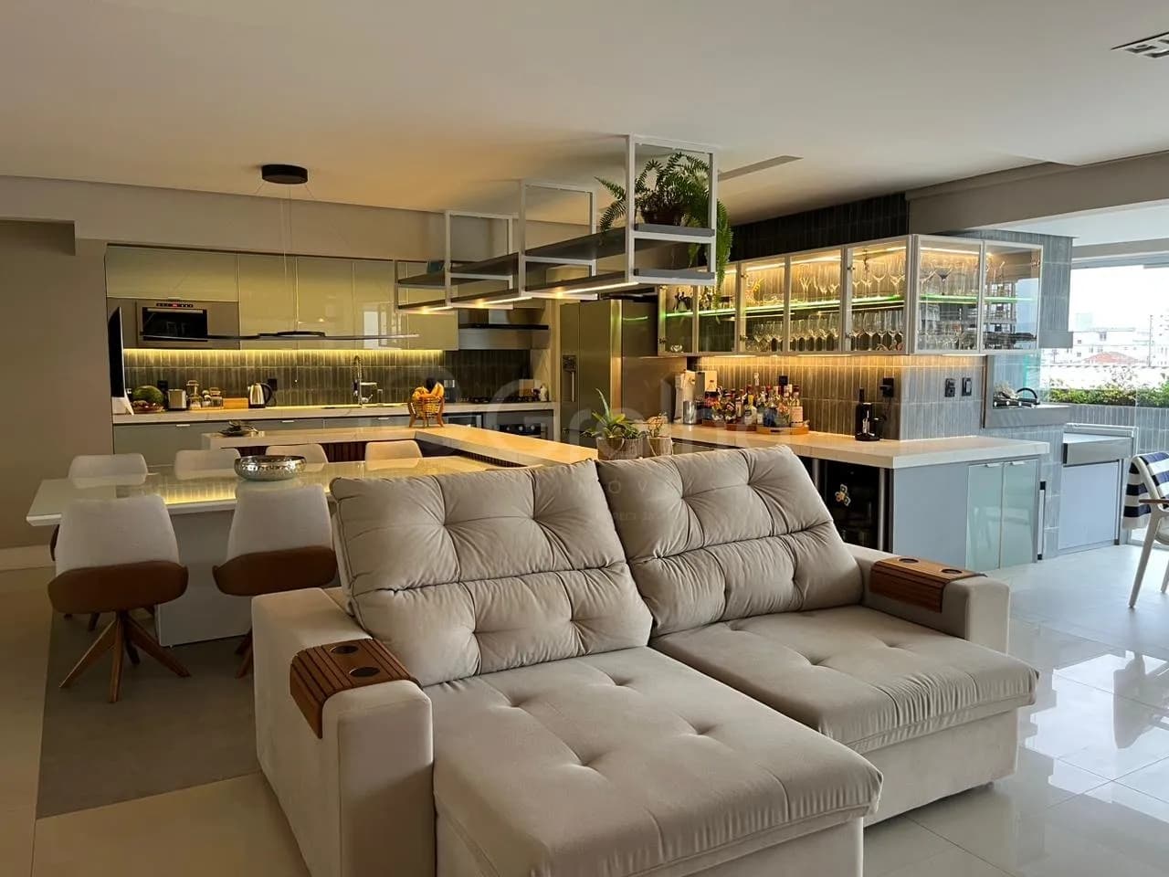 Apartamento para venda com 3 dormitórios em Estreito com 250 m² — foto 2