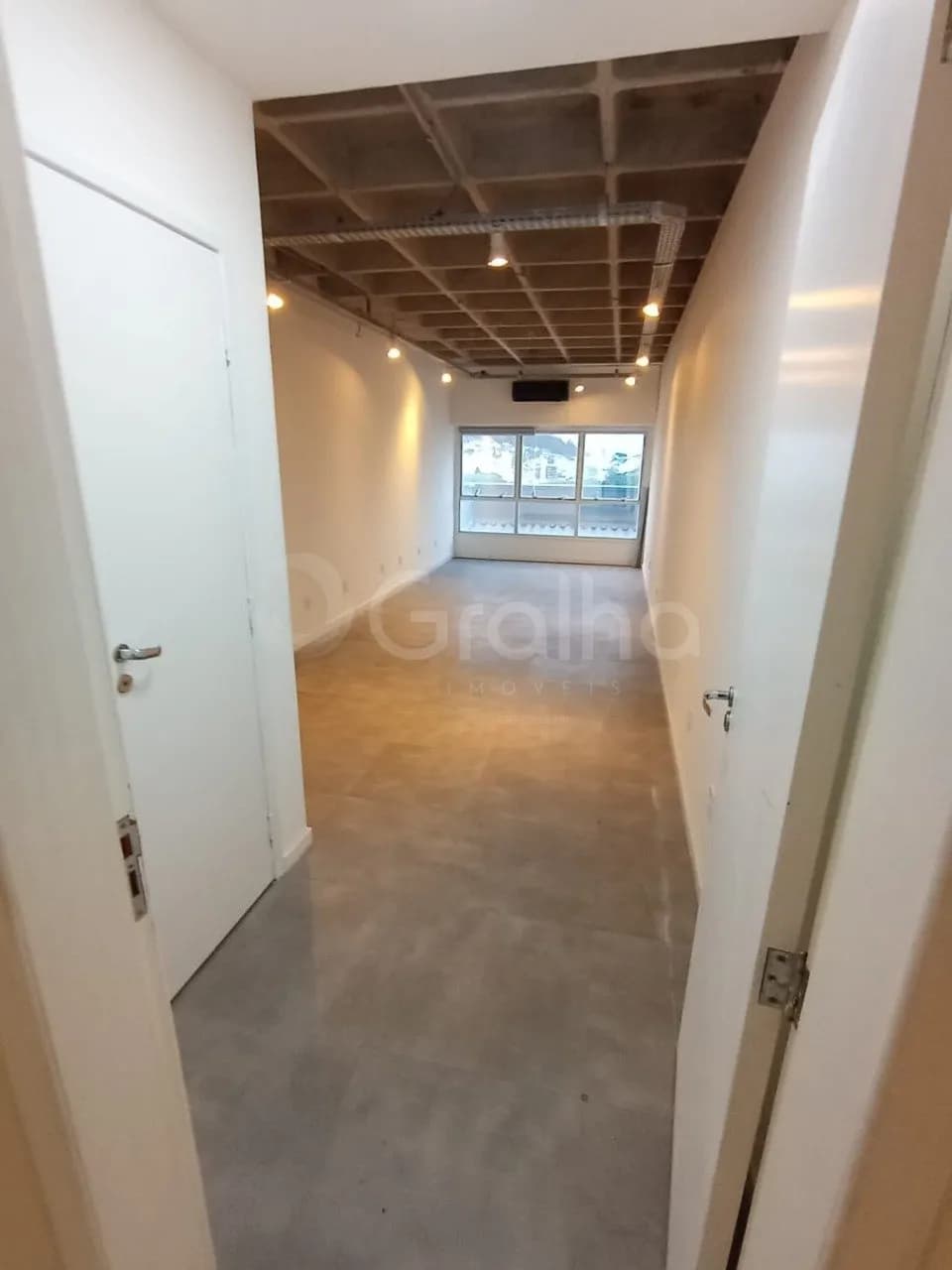 Sala comercial para venda em Trindade com 38 m² — foto 2
