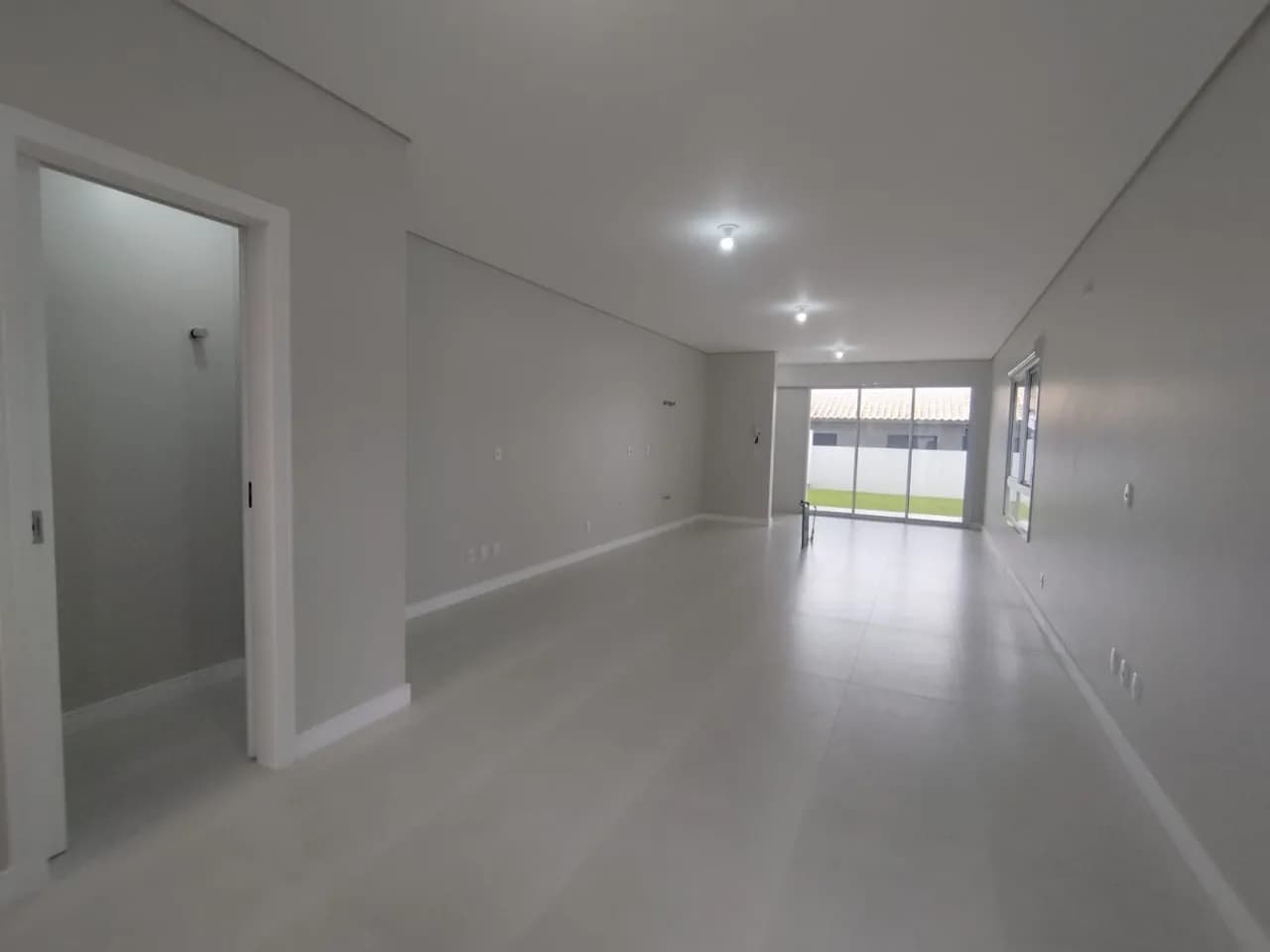 Casa para venda com 3 dormitórios em Carianos com 144 m² — foto principal