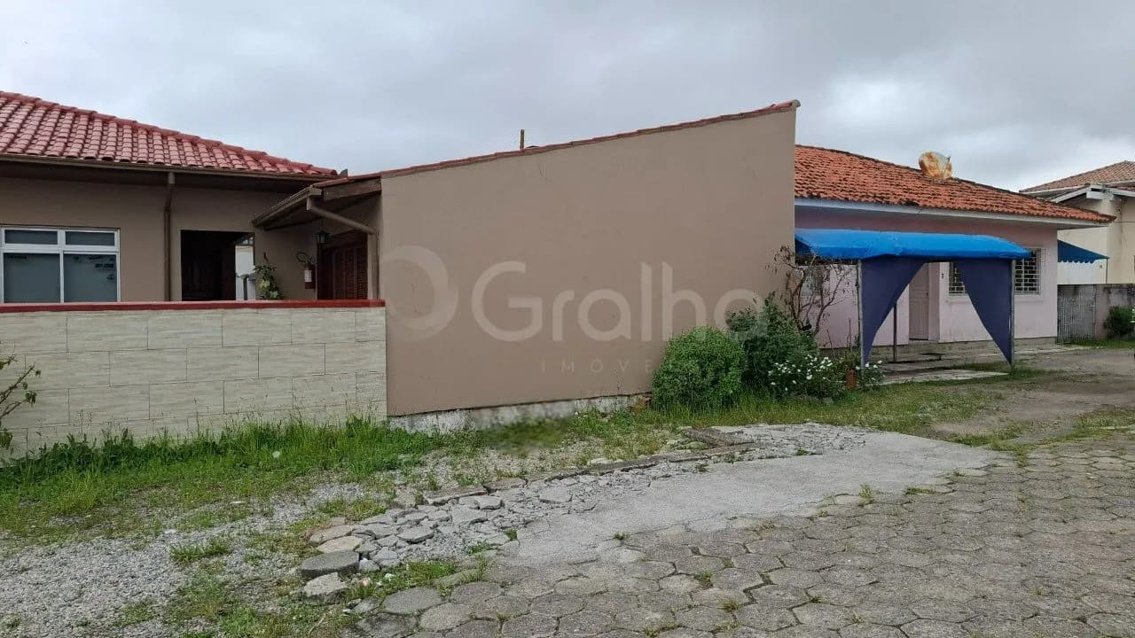 Terreno para venda em Carianos com 1292 m² — foto principal