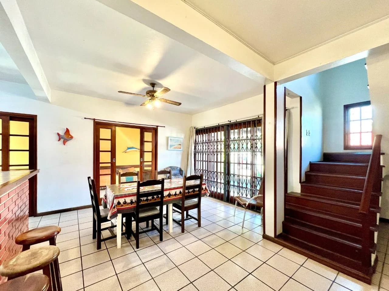 Casa para venda com 6 dormitórios em Cachoeira Do Bom Jesus com 200 m²
