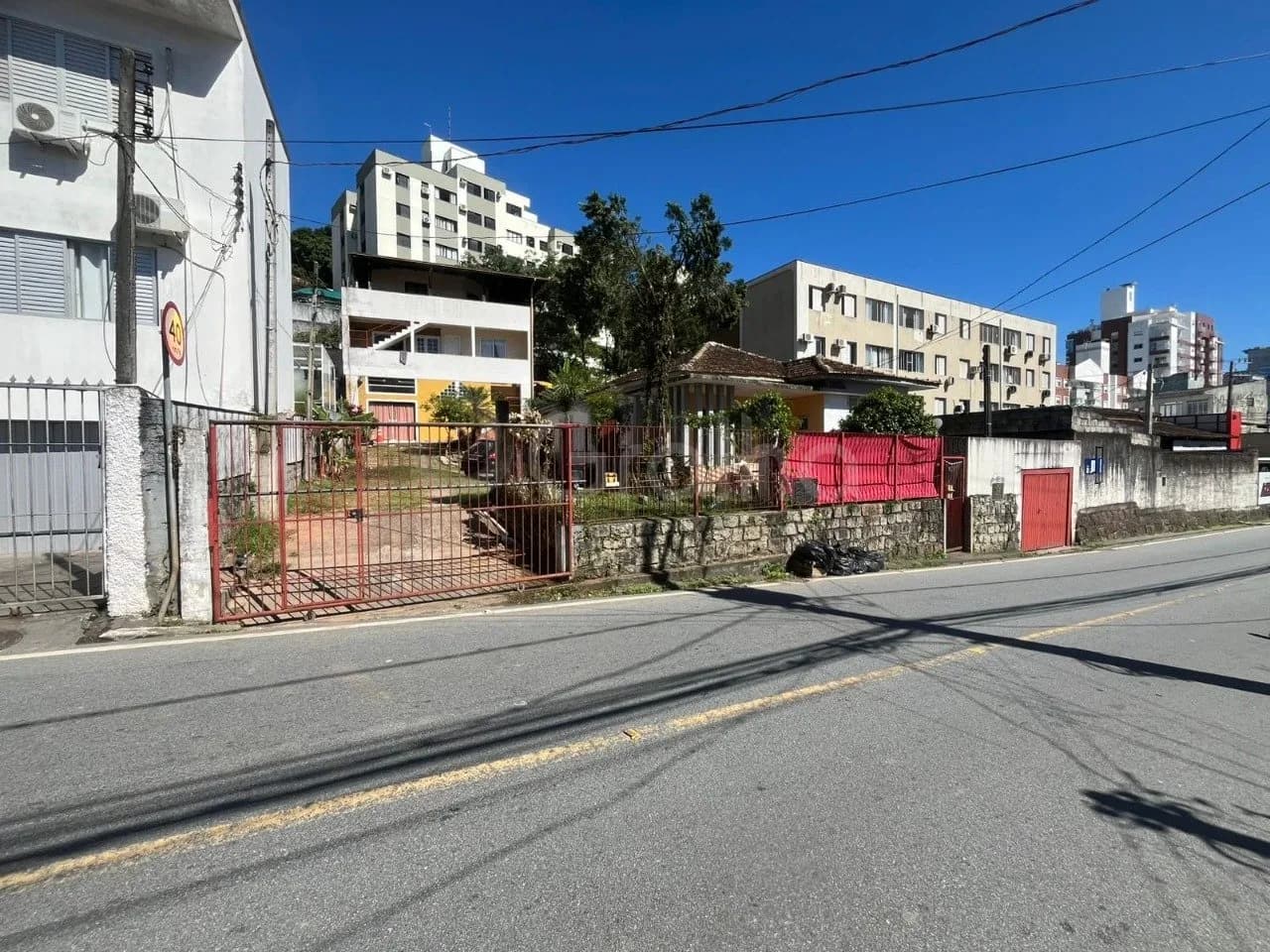 Terreno para venda em Agronômica com 800 m² — foto principal