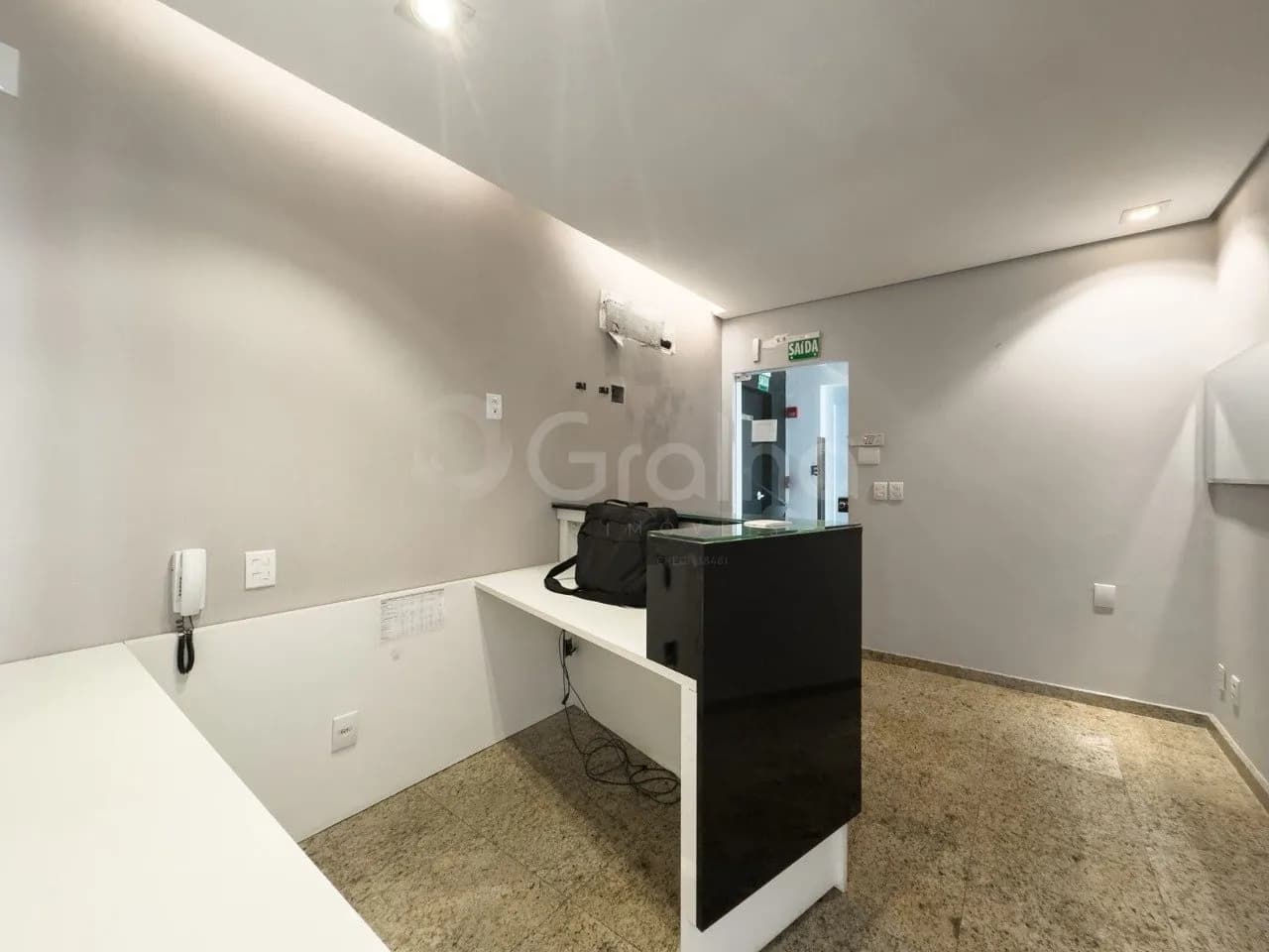 Sala comercial para venda em Centro com 212 m² — foto 2