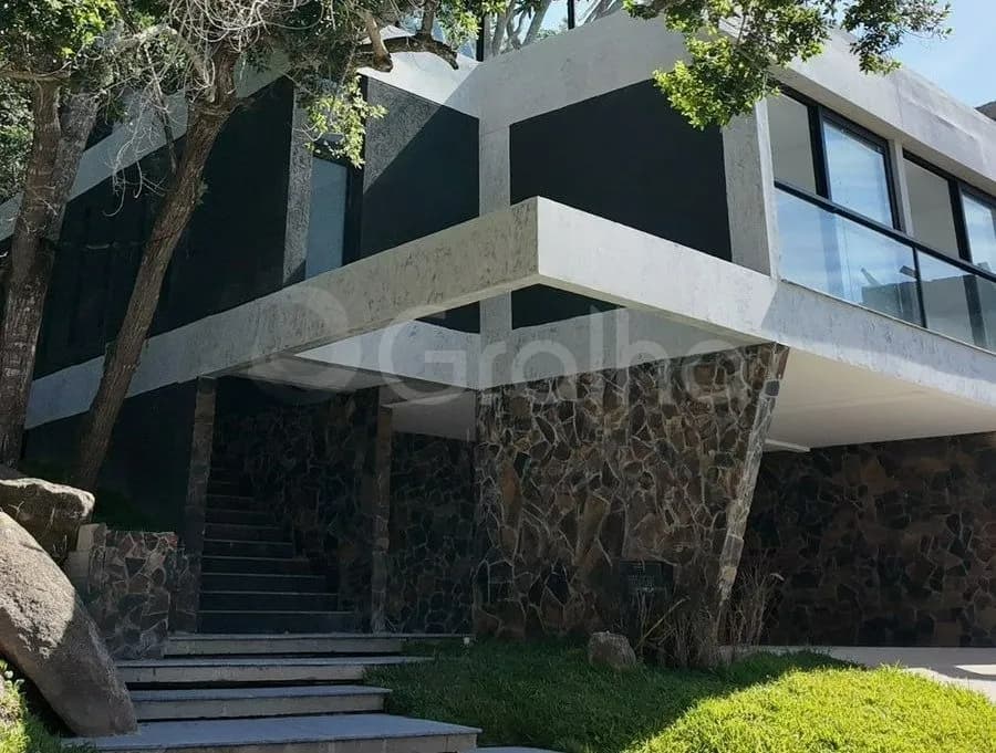 Casa de condomínio para venda com 3 dormitórios em Canasvieiras com 310 m² — foto principal