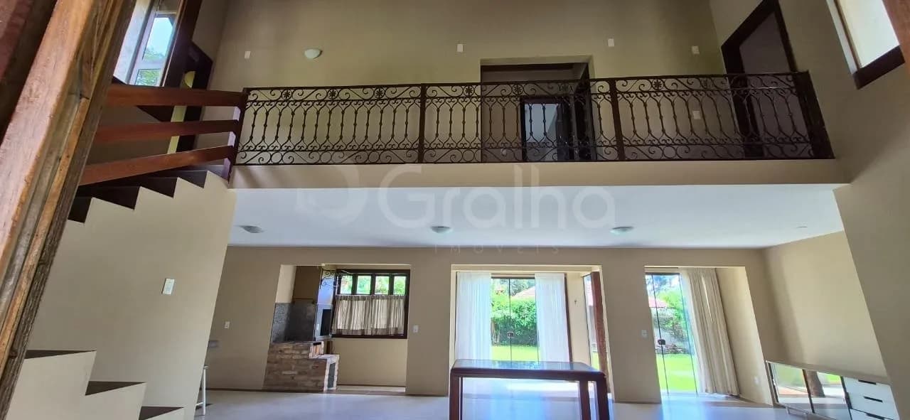 Casa de condomínio para venda com 6 dormitórios em Armação com 200 m² — foto principal