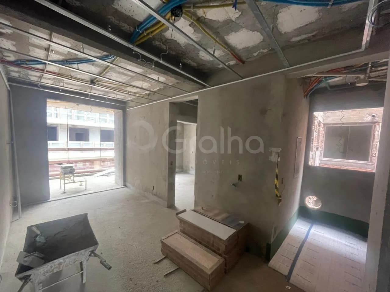 Apartamento para venda com 1 dormitório, em Campeche com 51 m² — foto 2