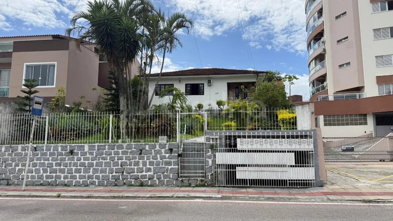 Casa para venda com 3 dormitórios em Abraão com 190 m²