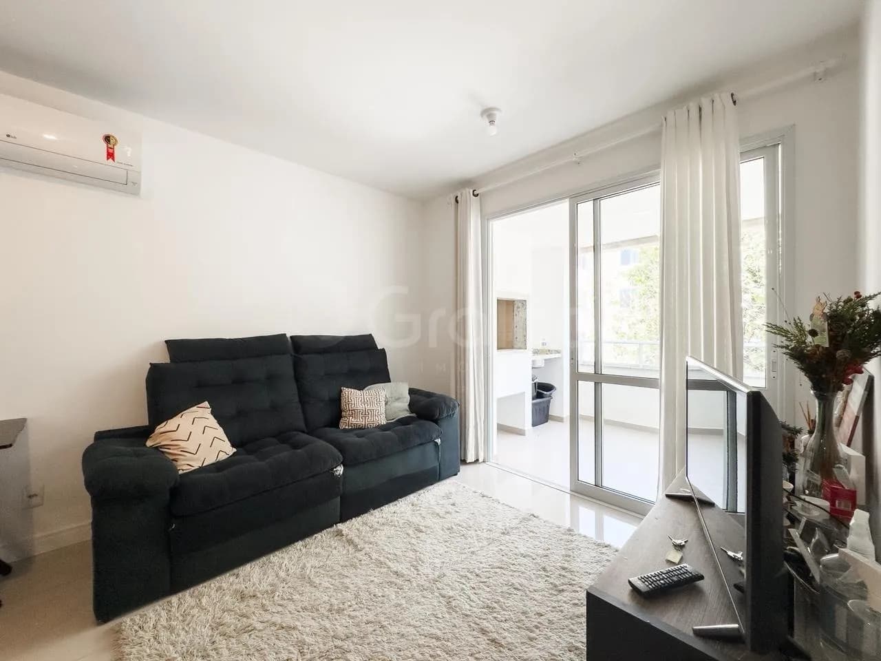Apartamento para venda com 2 dormitórios em Pantanal com 71 m² — foto 2