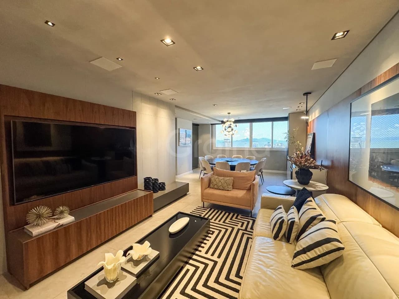 Apartamento para venda com 3 dormitórios em Centro com 186 m² — foto 2