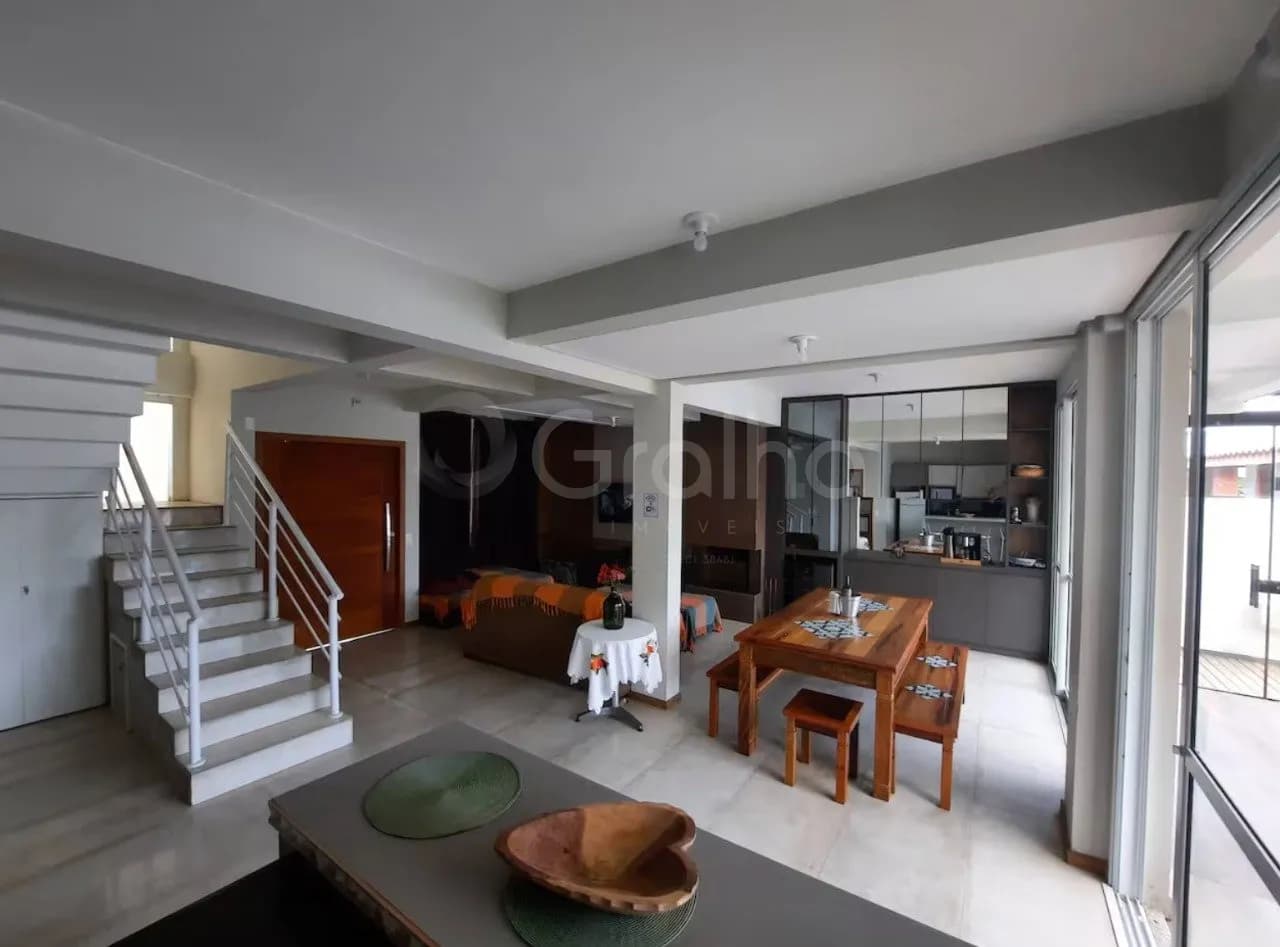 Casa para venda com 3 dormitórios em Açores com 265 m² — foto principal