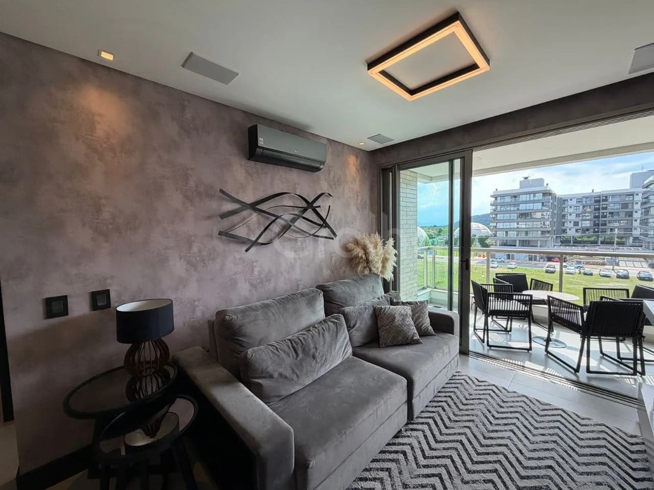 Apartamento para venda com 2 dormitórios em Jurerê Internacional com 81 m² — foto principal