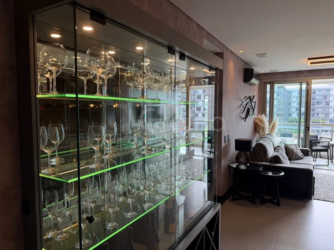 Apartamento para venda com 2 dormitórios em Jurerê Internacional com 81 m² — foto 2