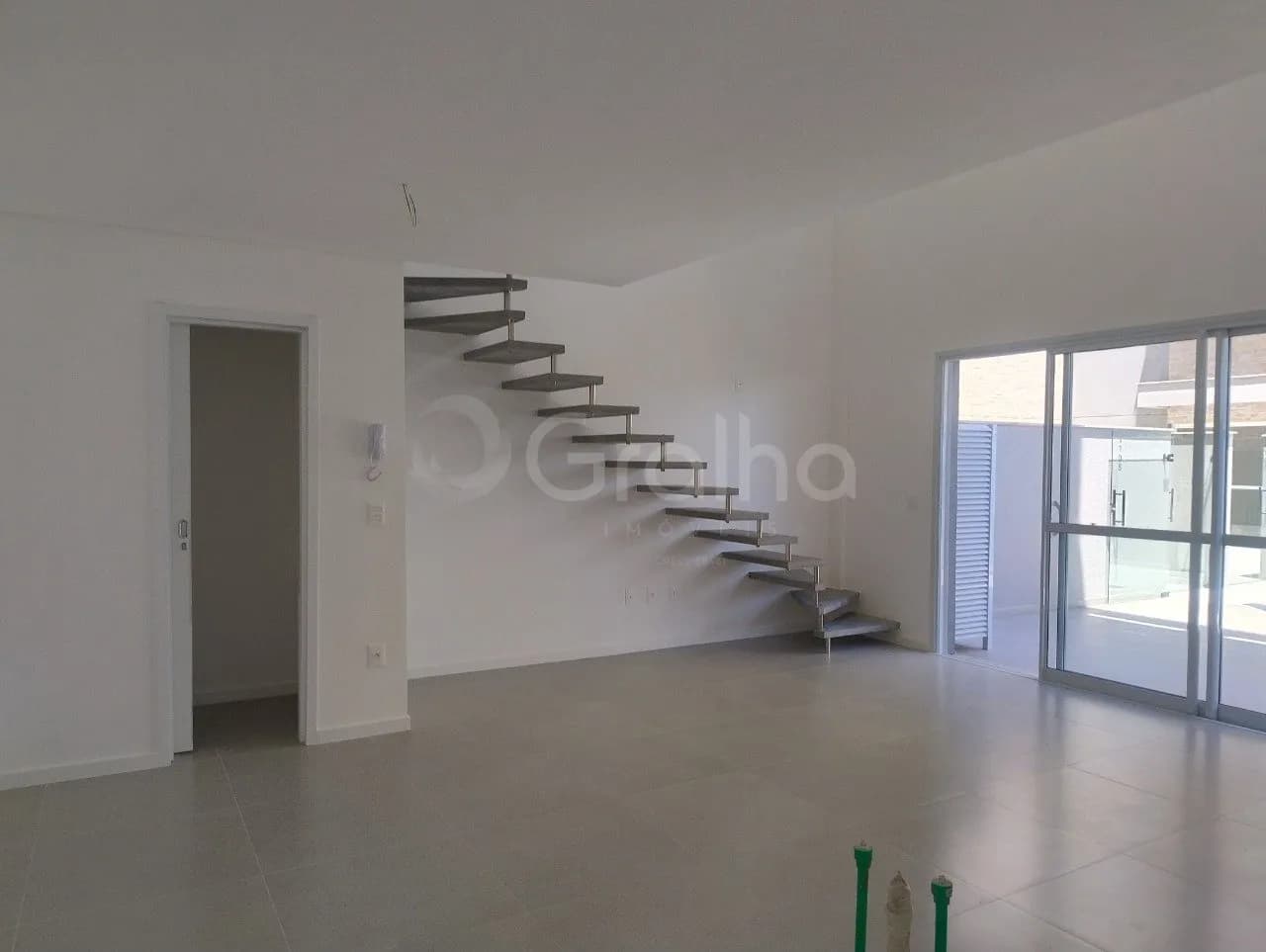 Loft para venda com 1 dormitório, em Ribeirão da Ilha com 91 m² — foto 2