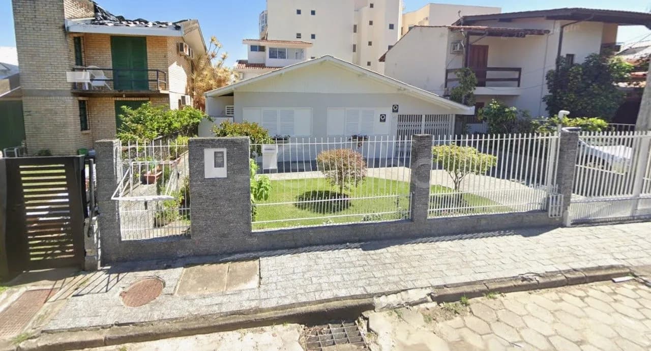 Terreno para venda em Cachoeira Do Bom Jesus com 300 m² — foto principal