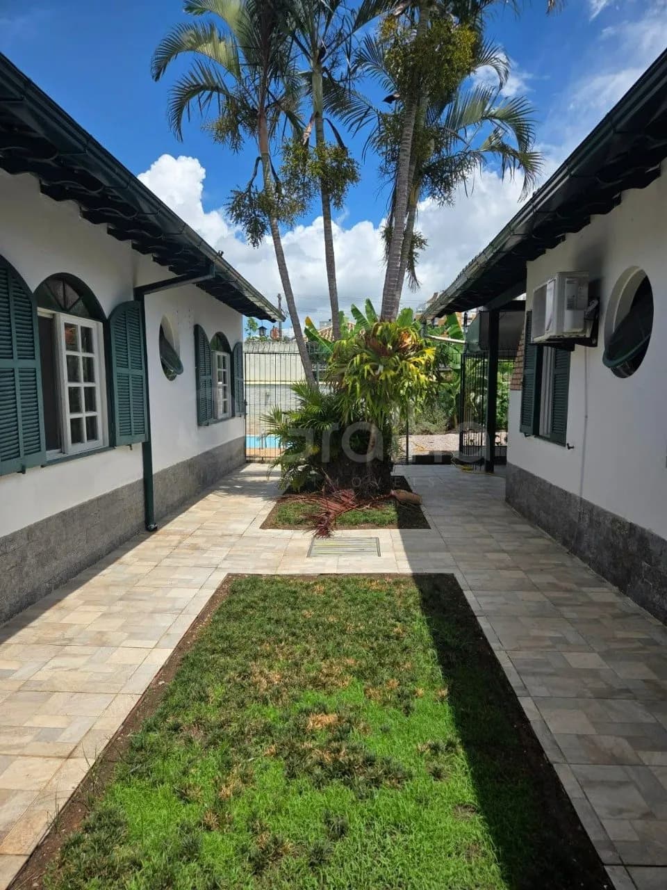 Casa para venda com 4 dormitórios em Itacorubi com 176 m² — foto principal