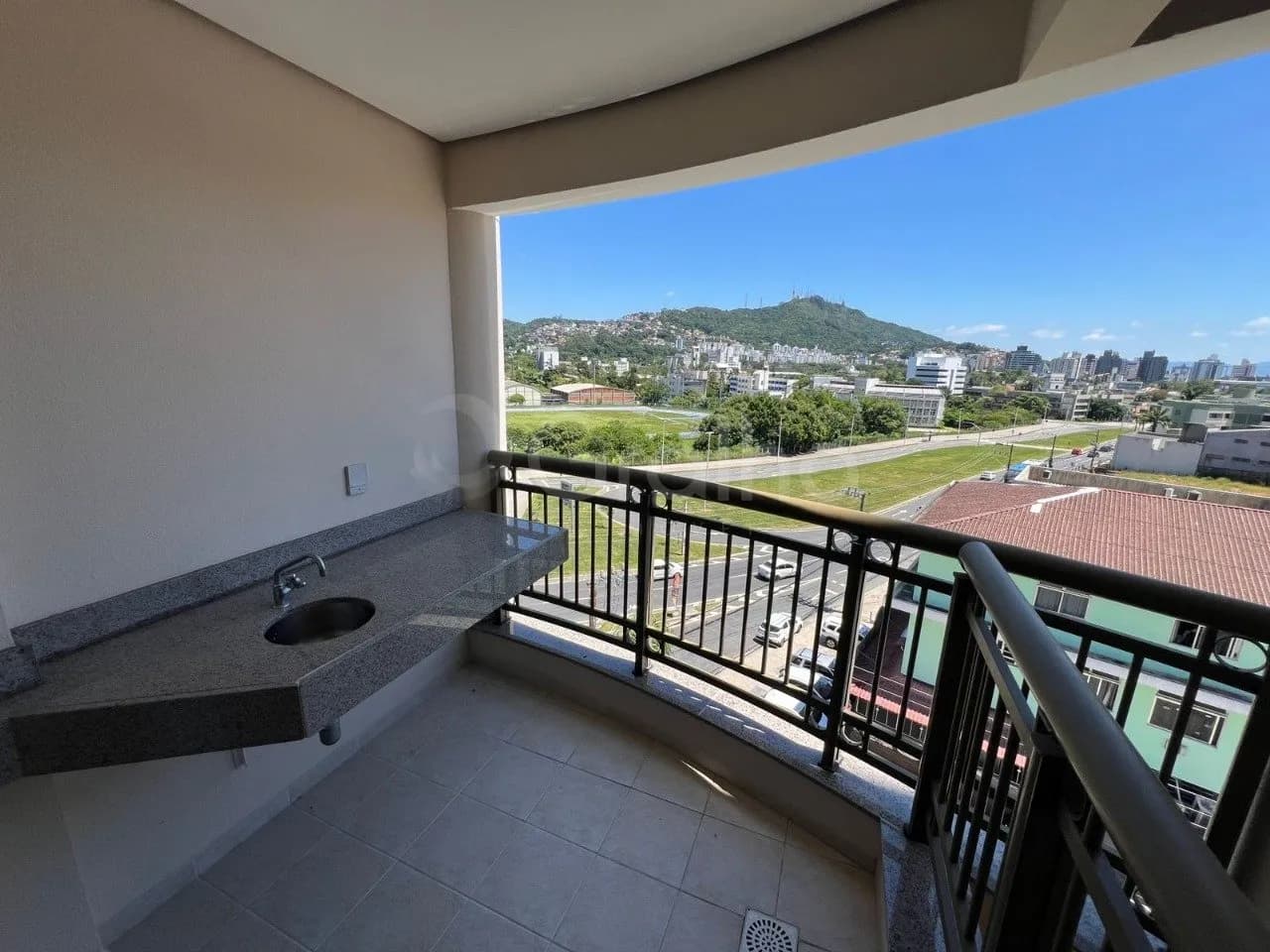 Apartamento para venda com 3 dormitórios em Pantanal com 75 m² — foto principal