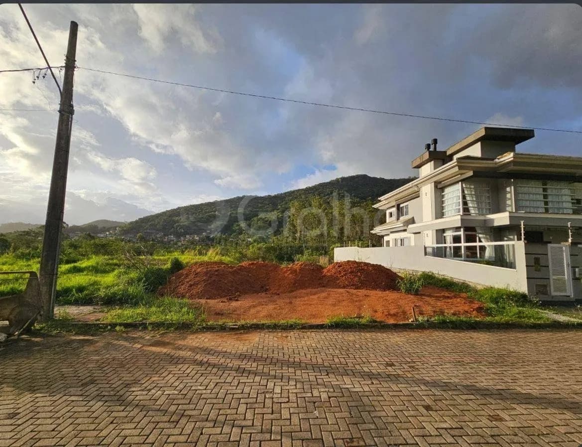 Terreno para venda em Saco Grande com 450 m² — foto principal