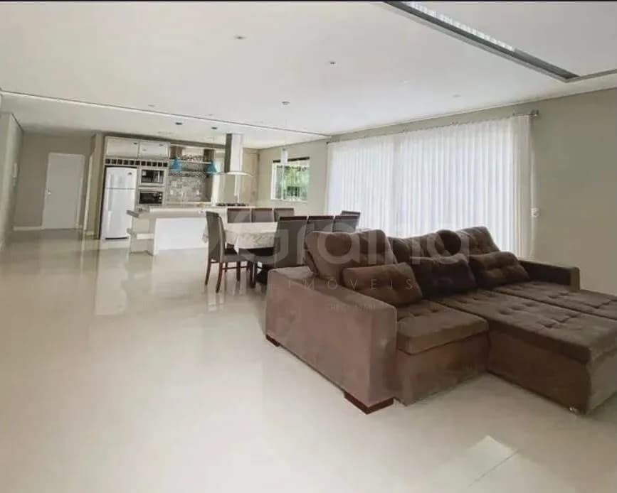 Casa para venda com 4 dormitórios em Ratones com 355 m²